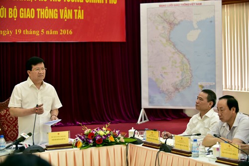 Phó Thủ tướng Trịnh Đình Dũng làm việc với Bộ Giao thông vận tải  - ảnh 1